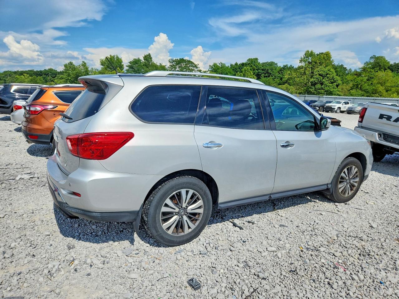 2017 NISSAN PATHFINDER