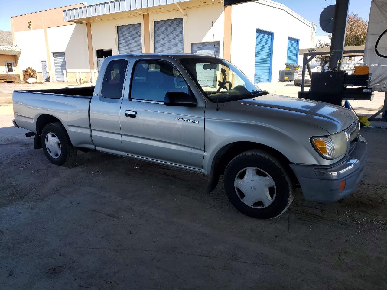 2000 TOYOTA TACOMA