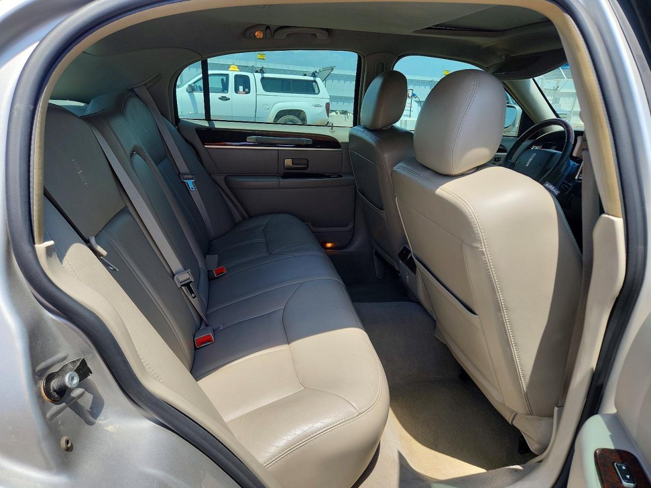 2007 LINCOLN TOWNCAR
