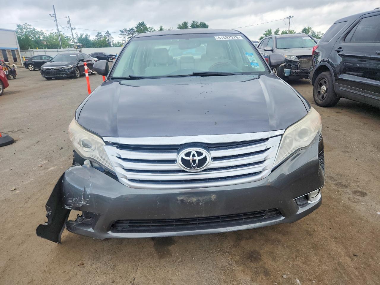 2011 TOYOTA AVALON