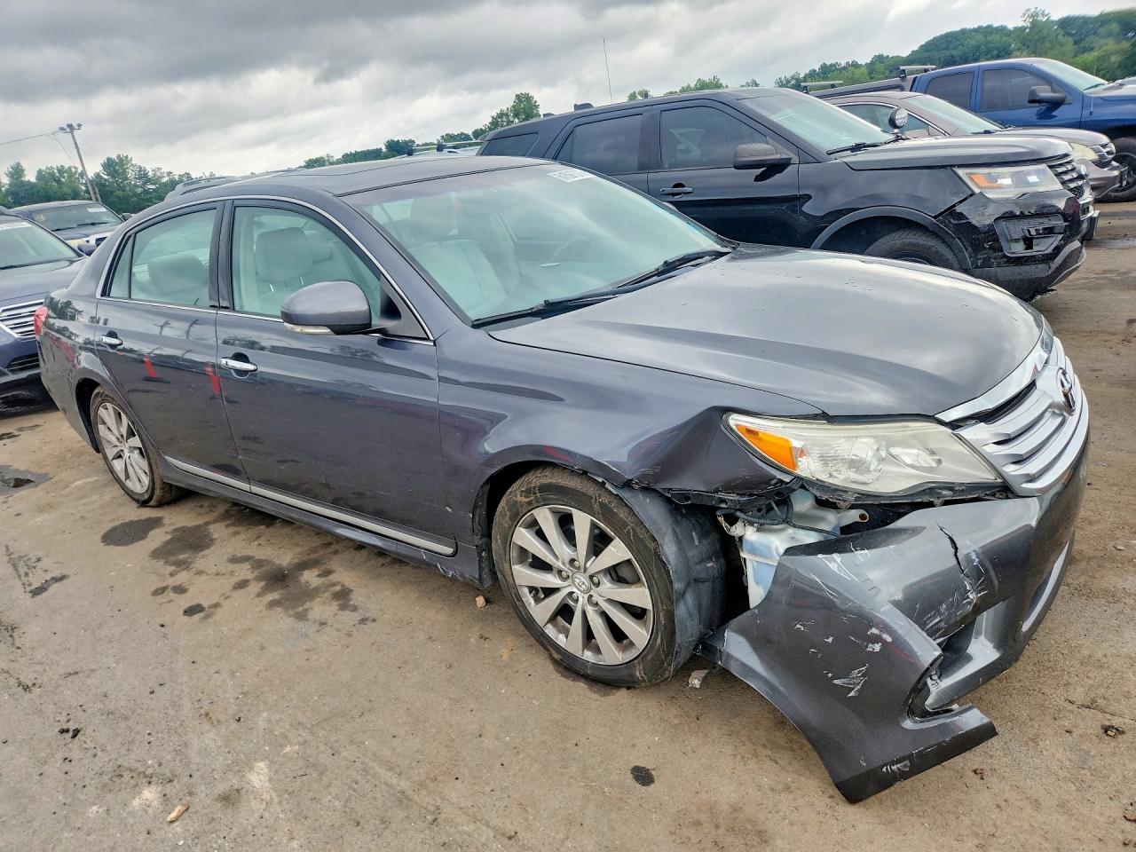 2011 TOYOTA AVALON