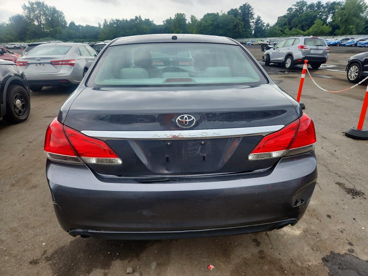 2011 TOYOTA AVALON