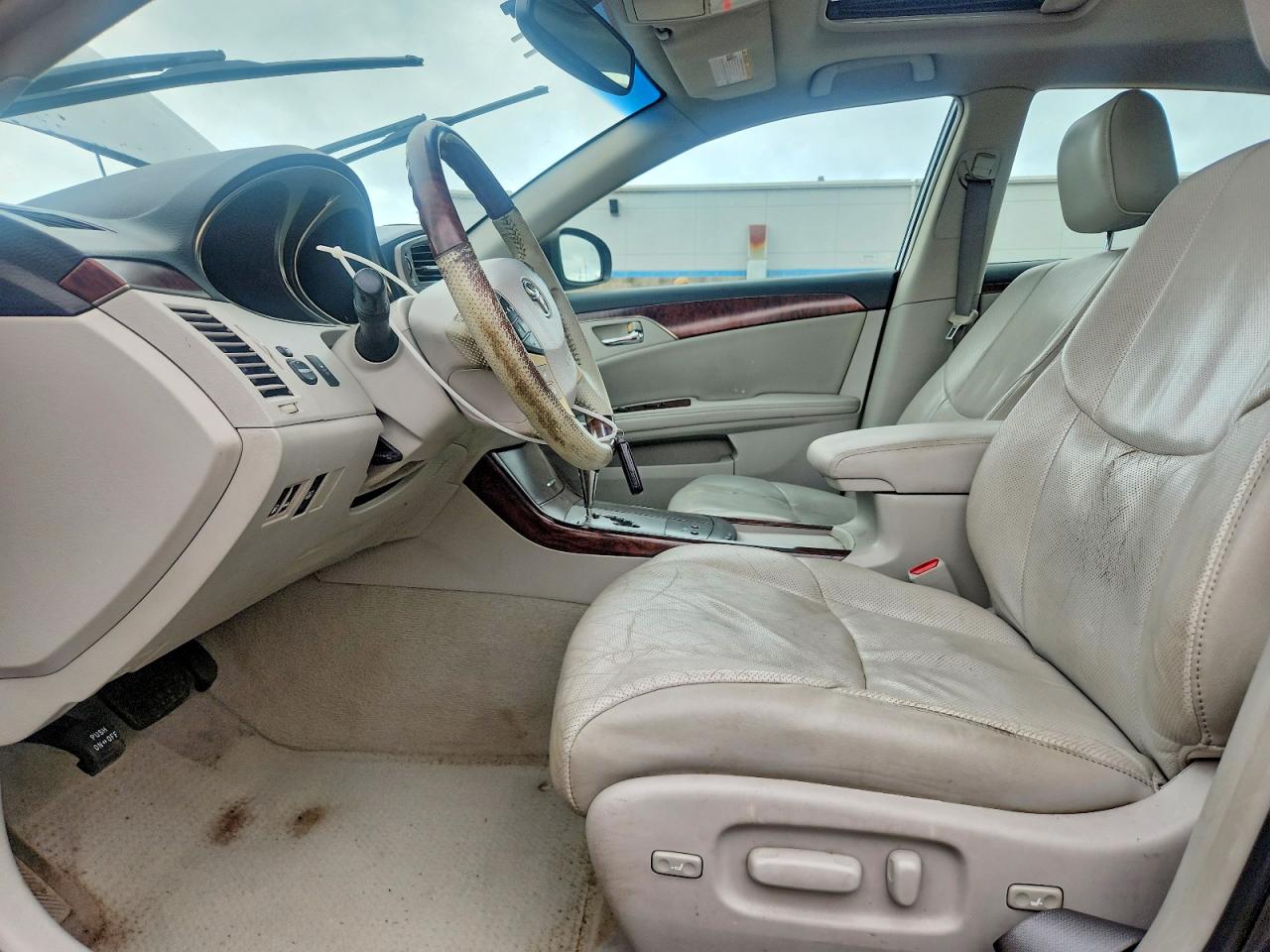2011 TOYOTA AVALON
