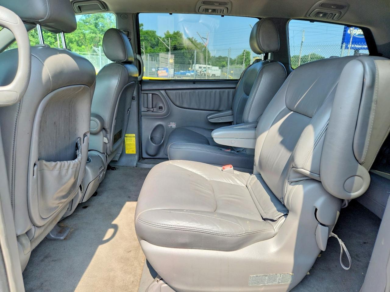 2004 TOYOTA SIENNA