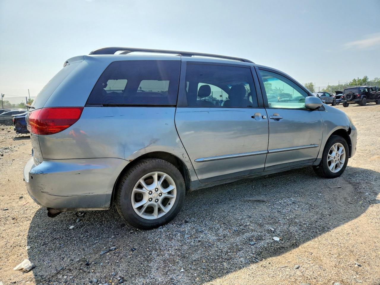 2004 TOYOTA SIENNA
