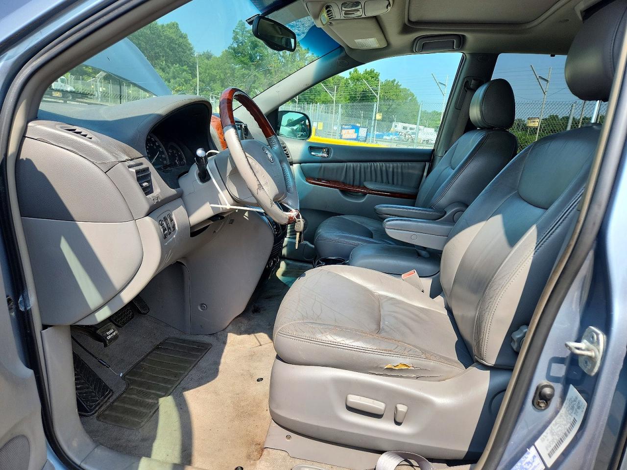 2004 TOYOTA SIENNA