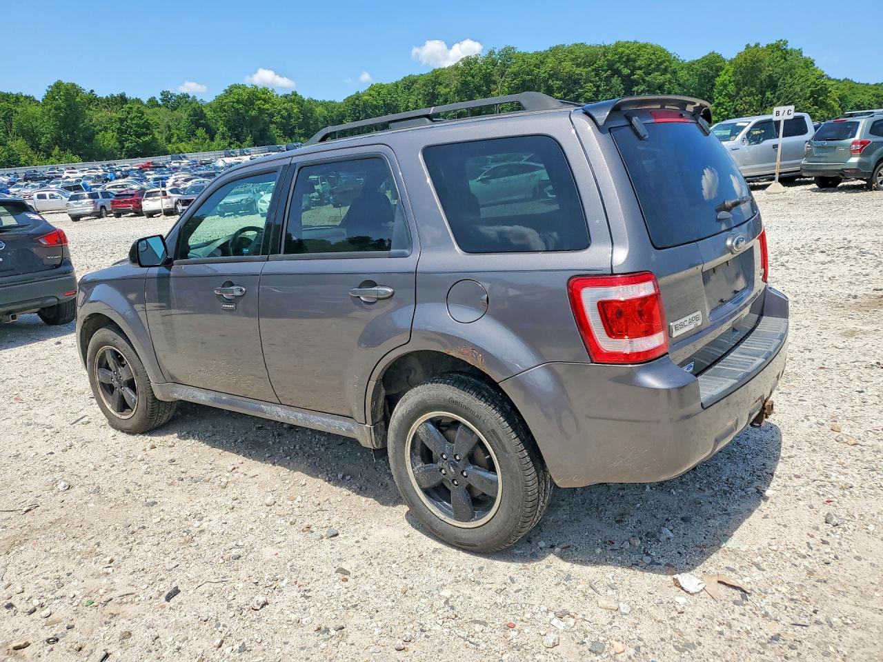2011 FORD ESCAPE