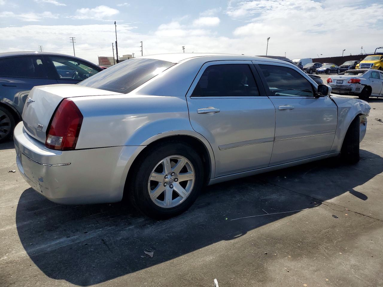 2005 CHRYSLER 300