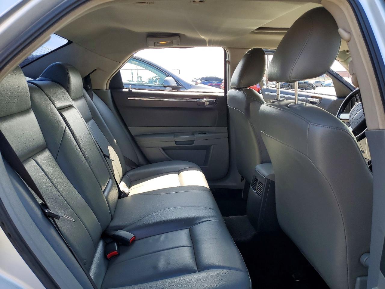 2005 CHRYSLER 300