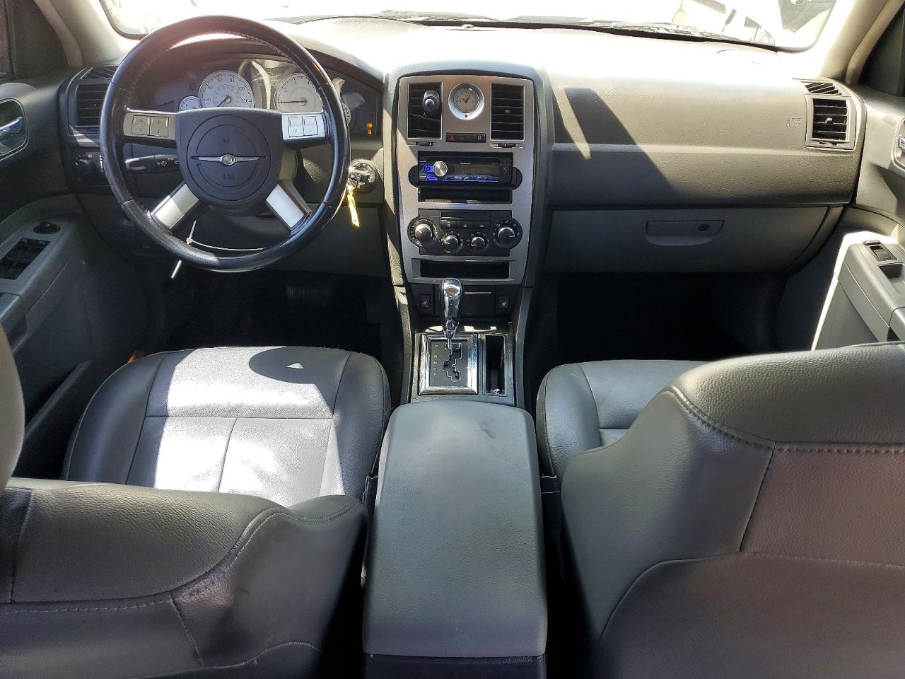 2005 CHRYSLER 300