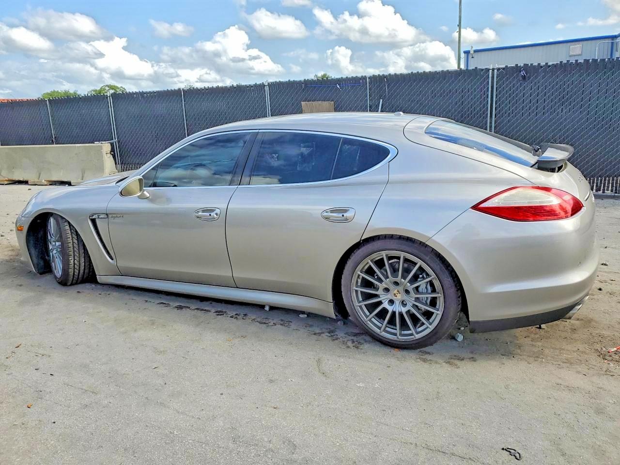 2012 PORSCHE PANAMERA