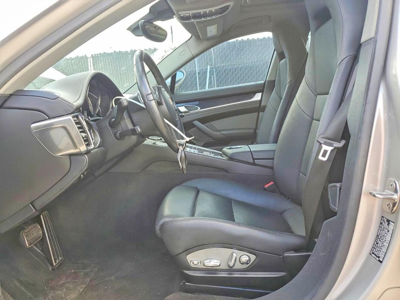 2012 PORSCHE PANAMERA
