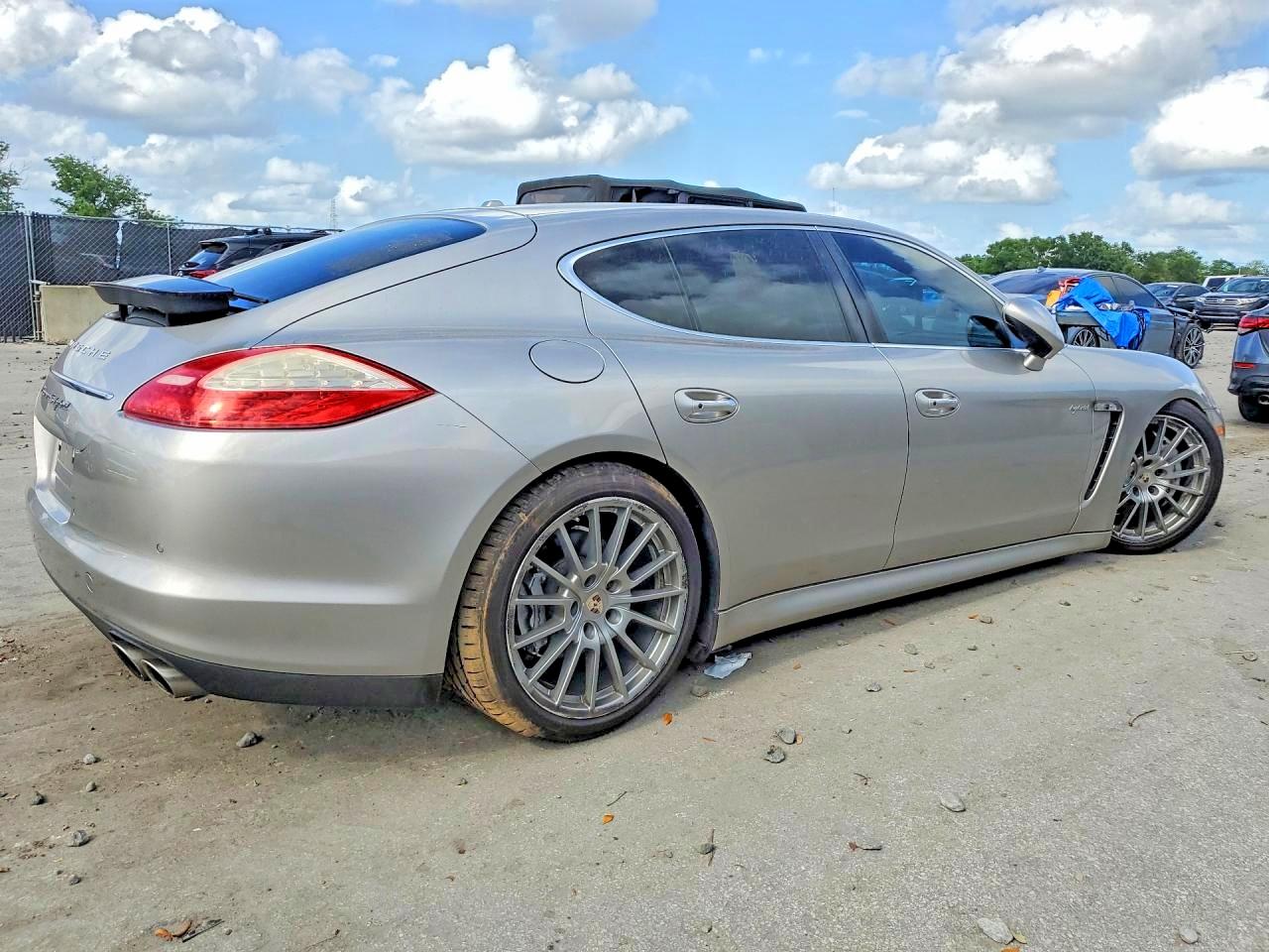 2012 PORSCHE PANAMERA