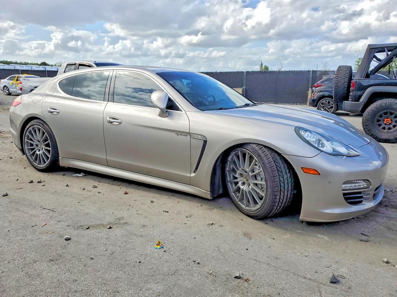 2012 PORSCHE PANAMERA