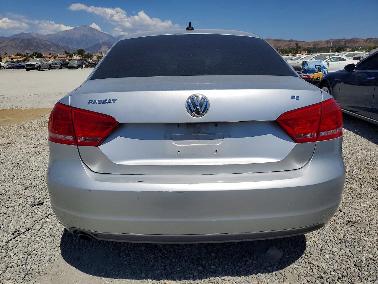 2012 VOLKSWAGEN PASSAT