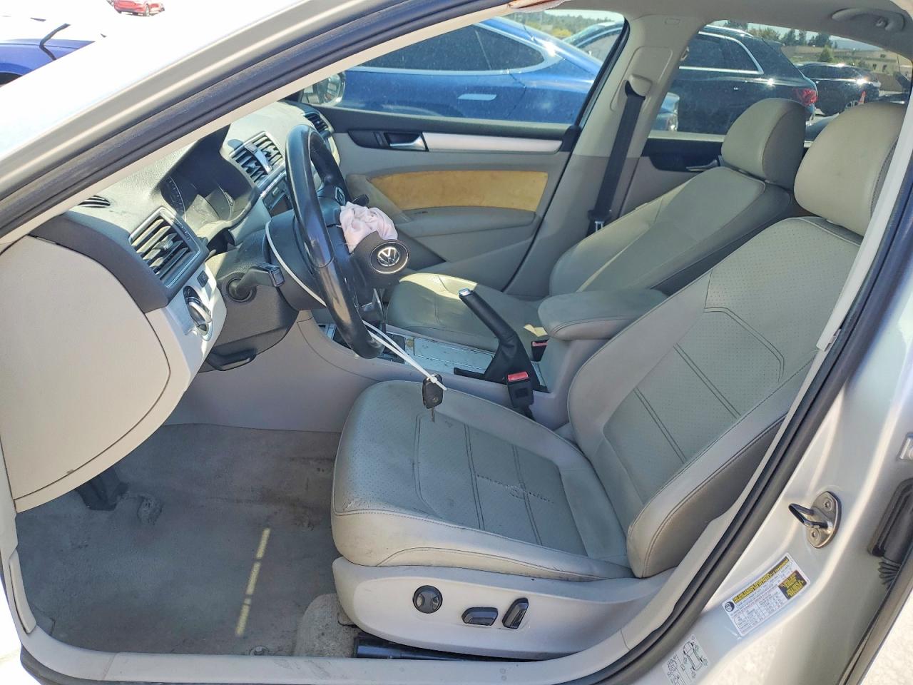 2012 VOLKSWAGEN PASSAT