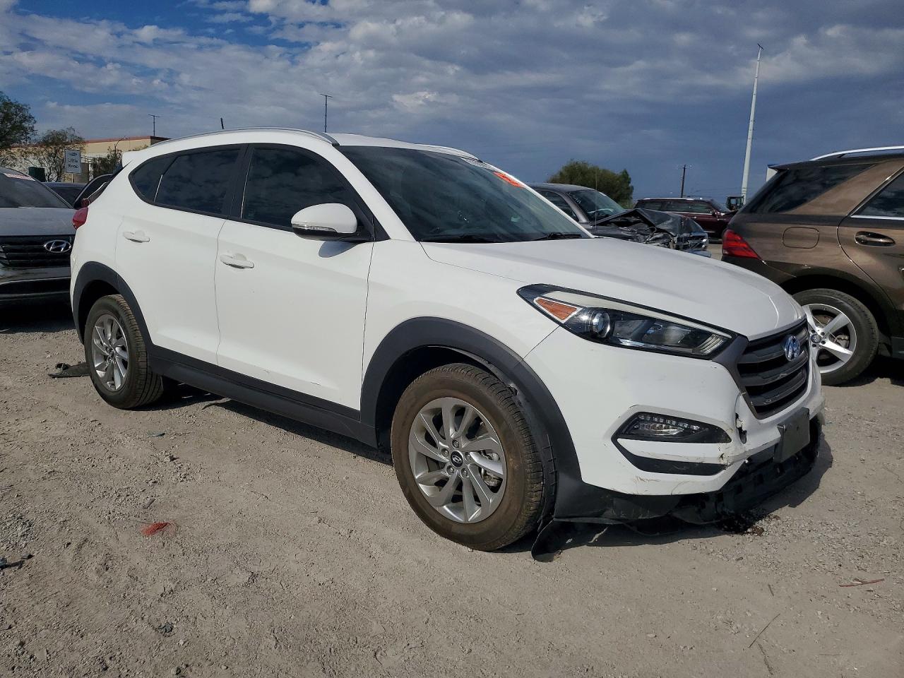2016 HYUNDAI TUCSON
