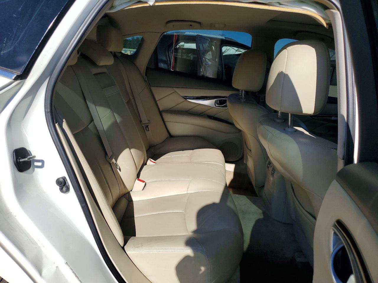 2011 INFINITI M37