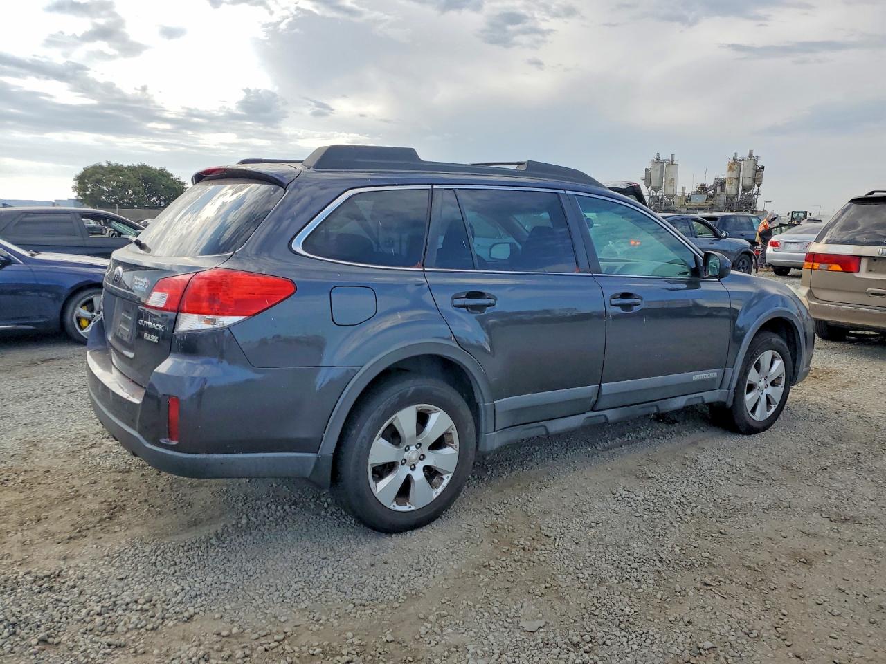 2012 SUBARU OUTBACK