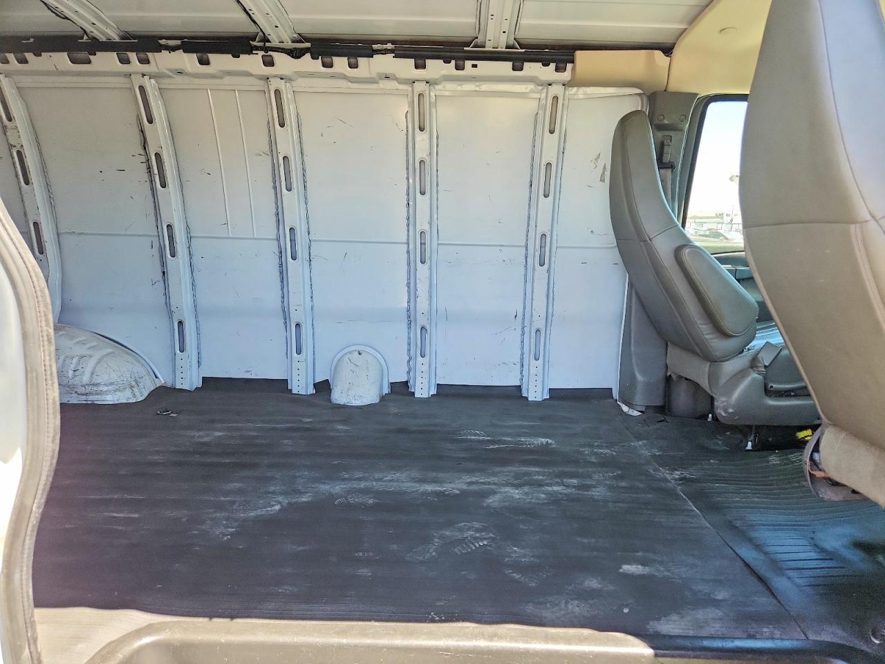 2019 CHEVROLET EXPRESS