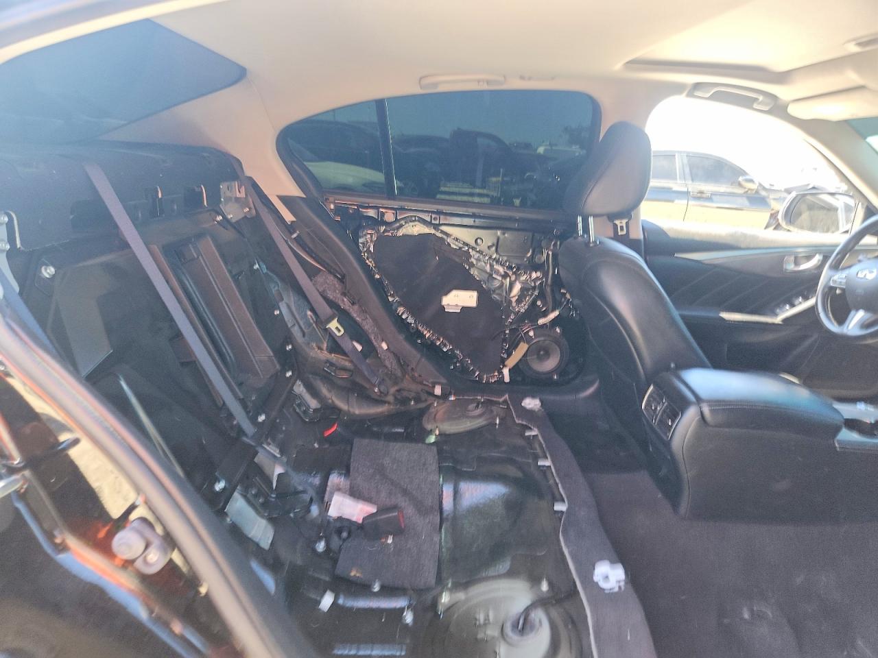 2015 INFINITI Q50