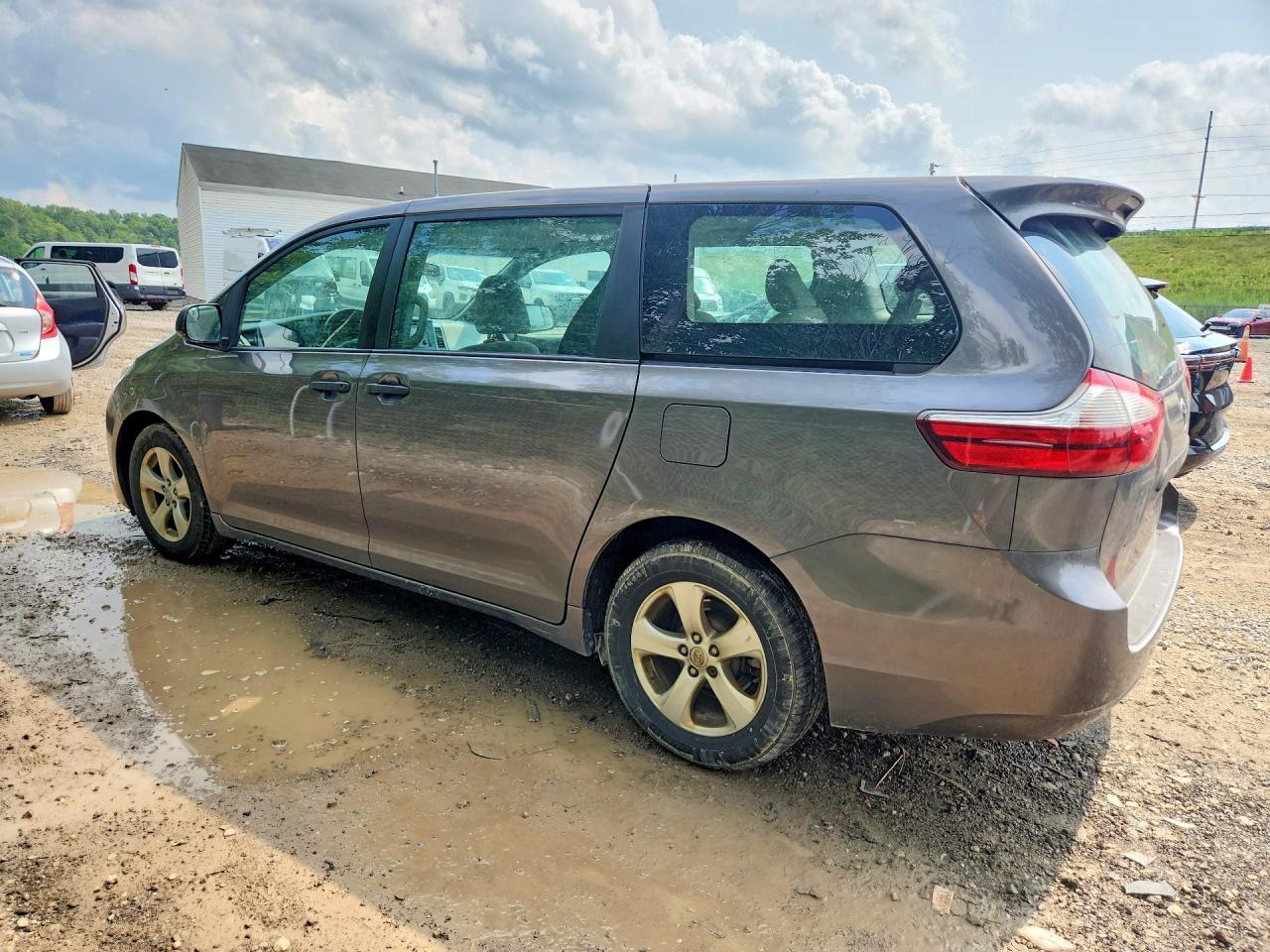 2017 TOYOTA SIENNA