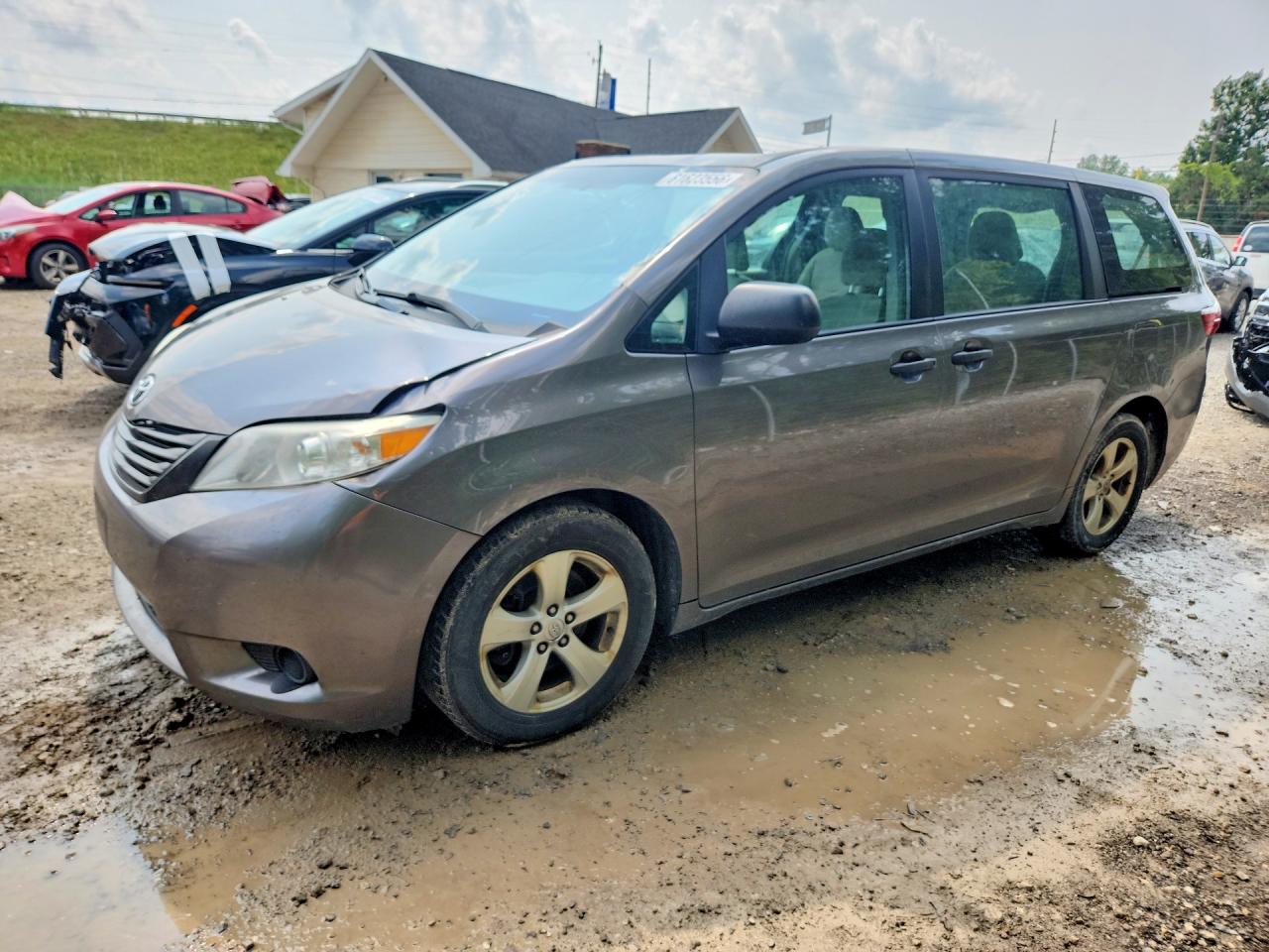 2017 TOYOTA SIENNA