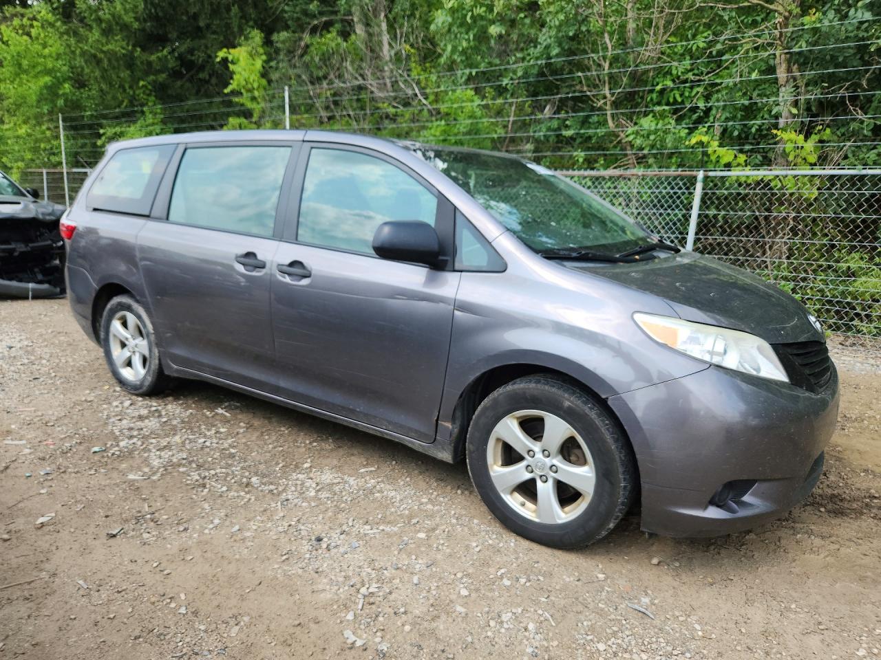 2017 TOYOTA SIENNA