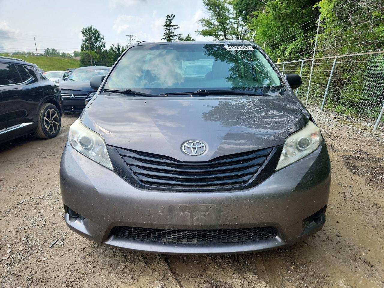2017 TOYOTA SIENNA