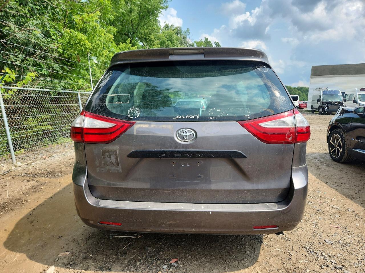 2017 TOYOTA SIENNA