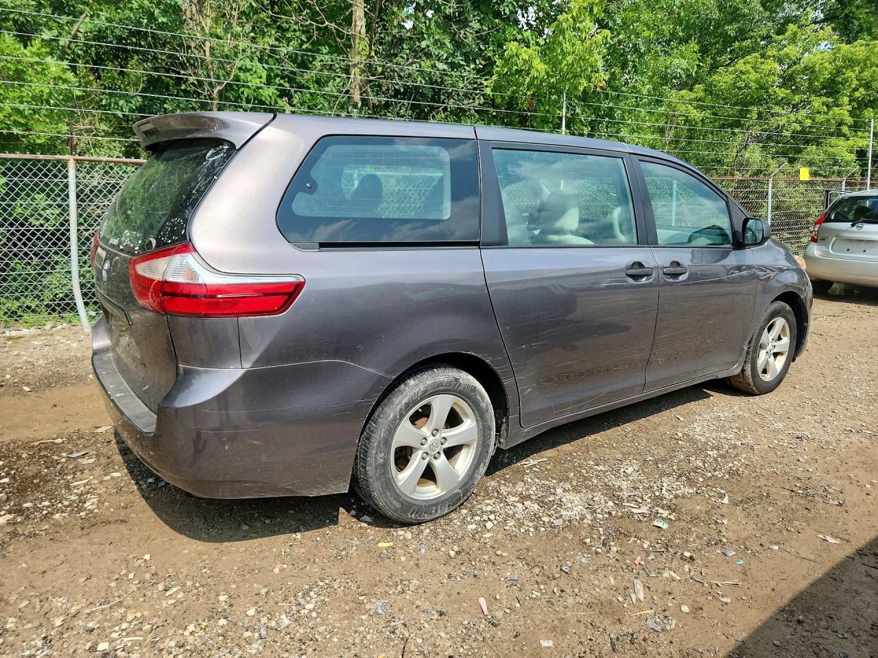 2017 TOYOTA SIENNA