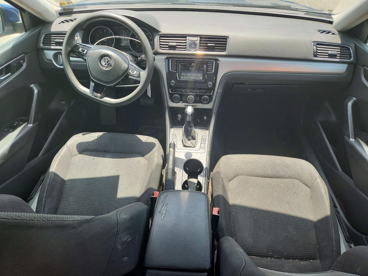 2016 VOLKSWAGEN PASSAT