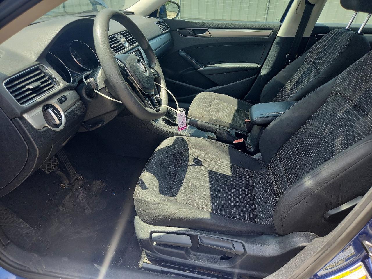 2016 VOLKSWAGEN PASSAT