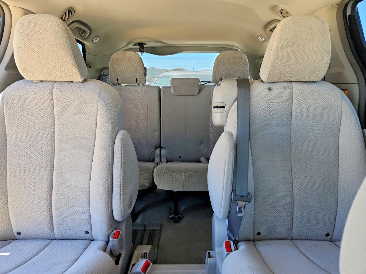 2012 TOYOTA SIENNA