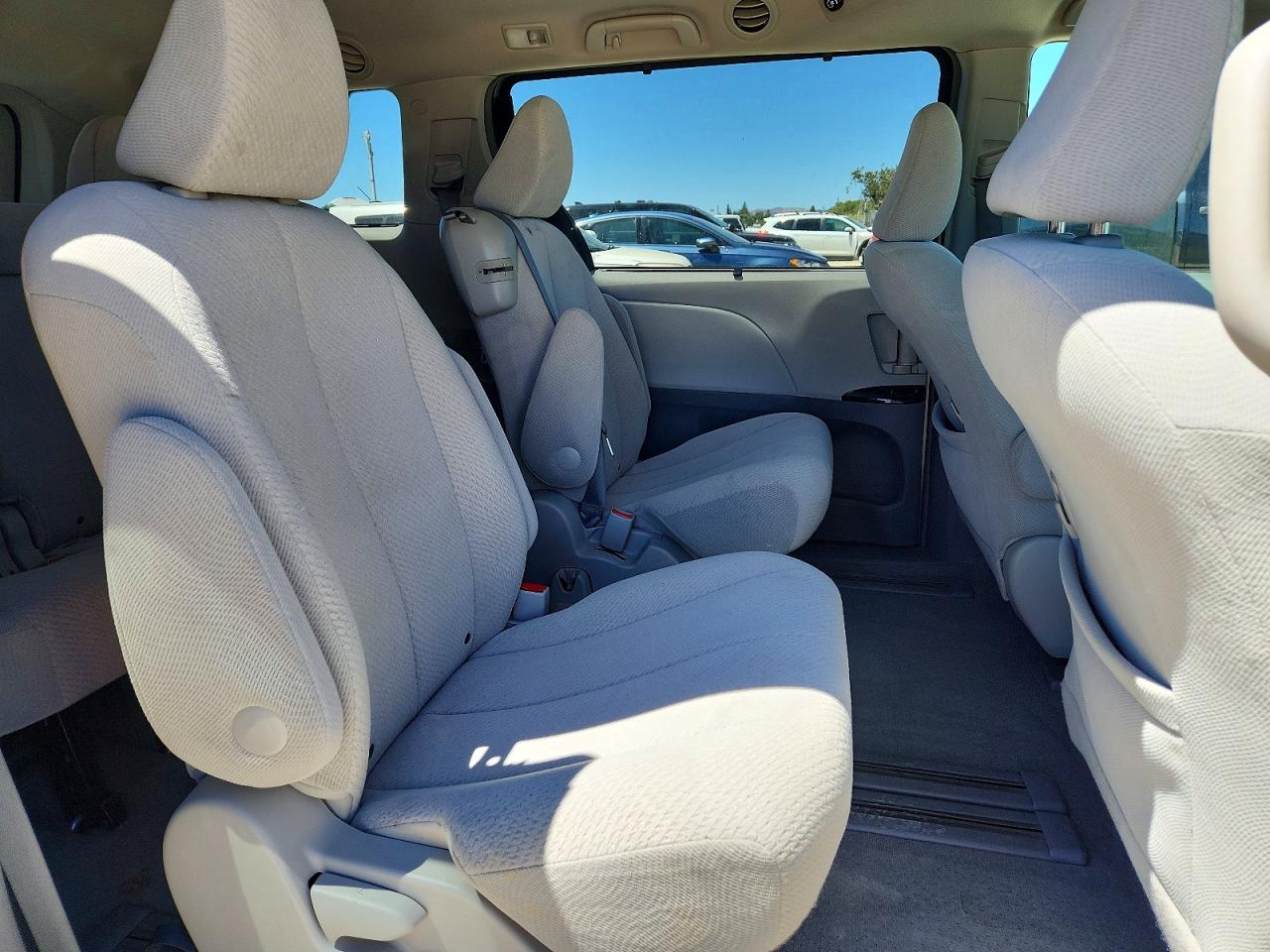 2012 TOYOTA SIENNA
