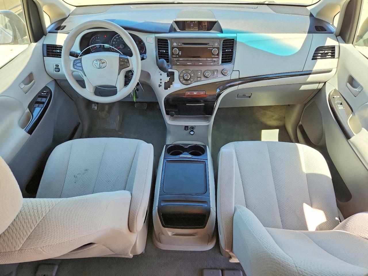 2012 TOYOTA SIENNA