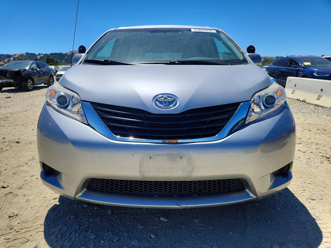 2012 TOYOTA SIENNA