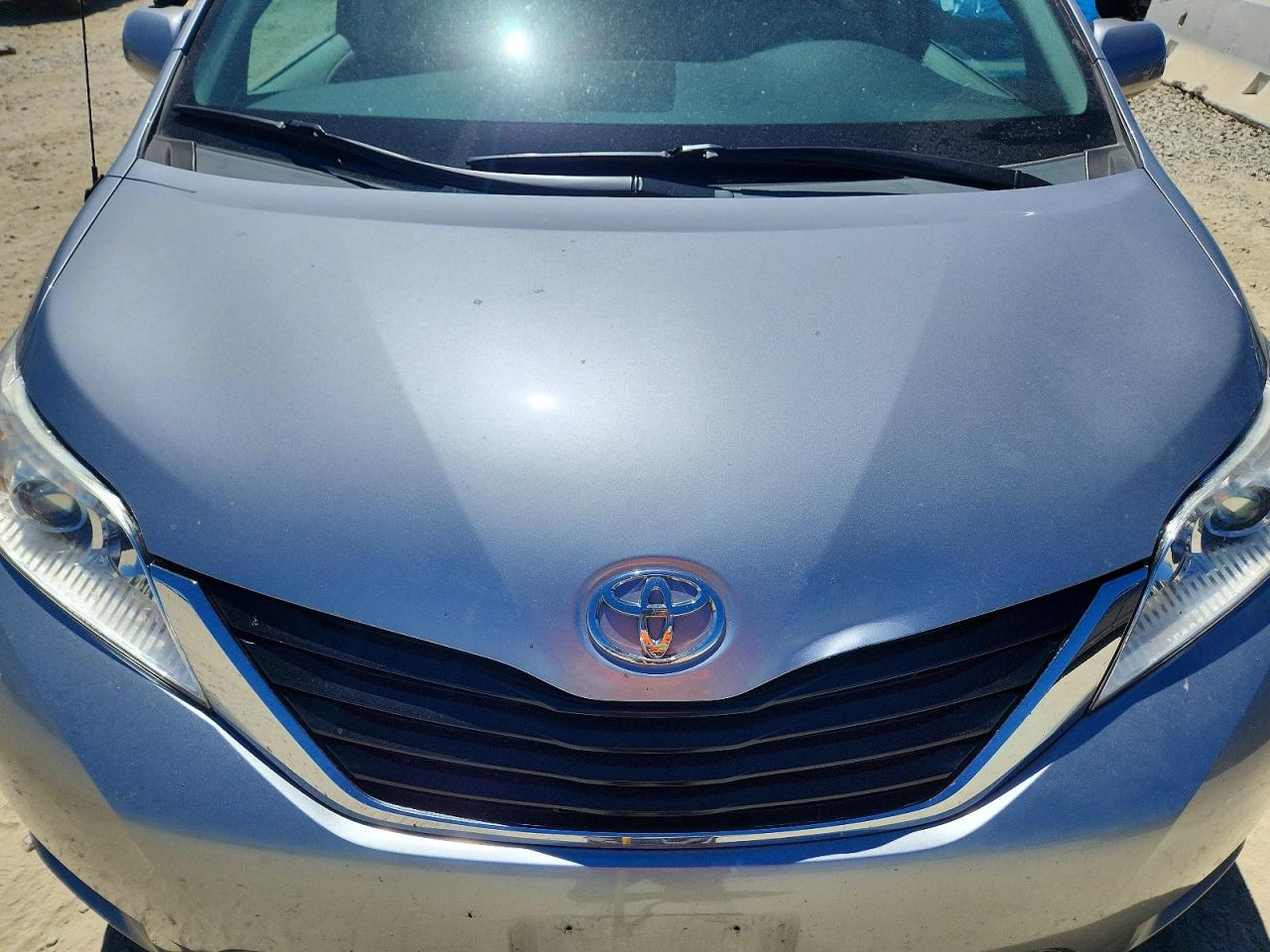 2012 TOYOTA SIENNA