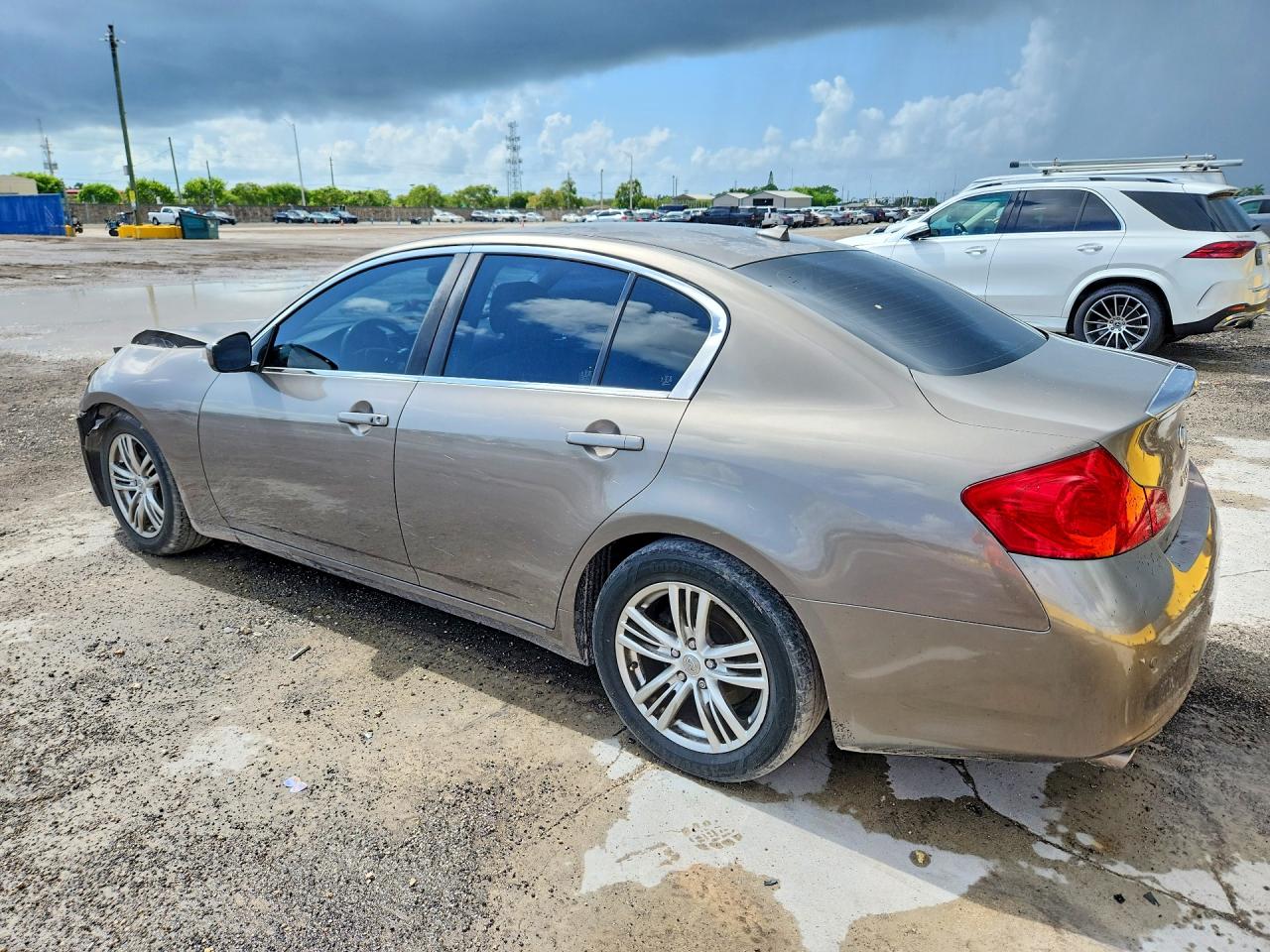 2013 INFINITI G37