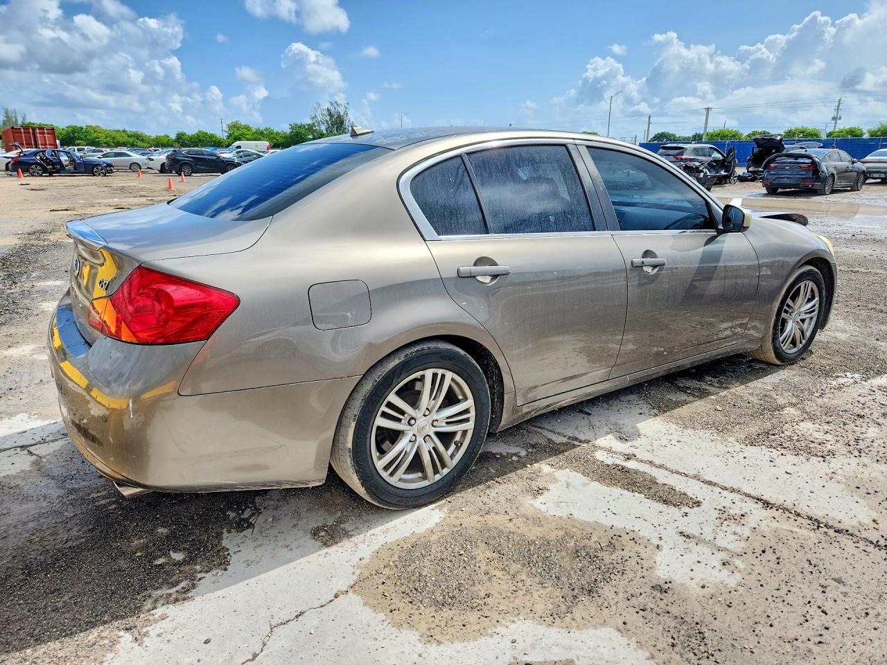 2013 INFINITI G37