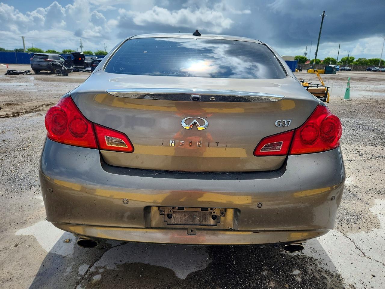 2013 INFINITI G37