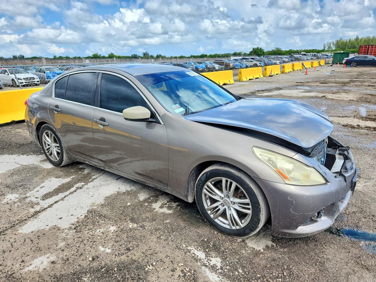 2013 INFINITI G37