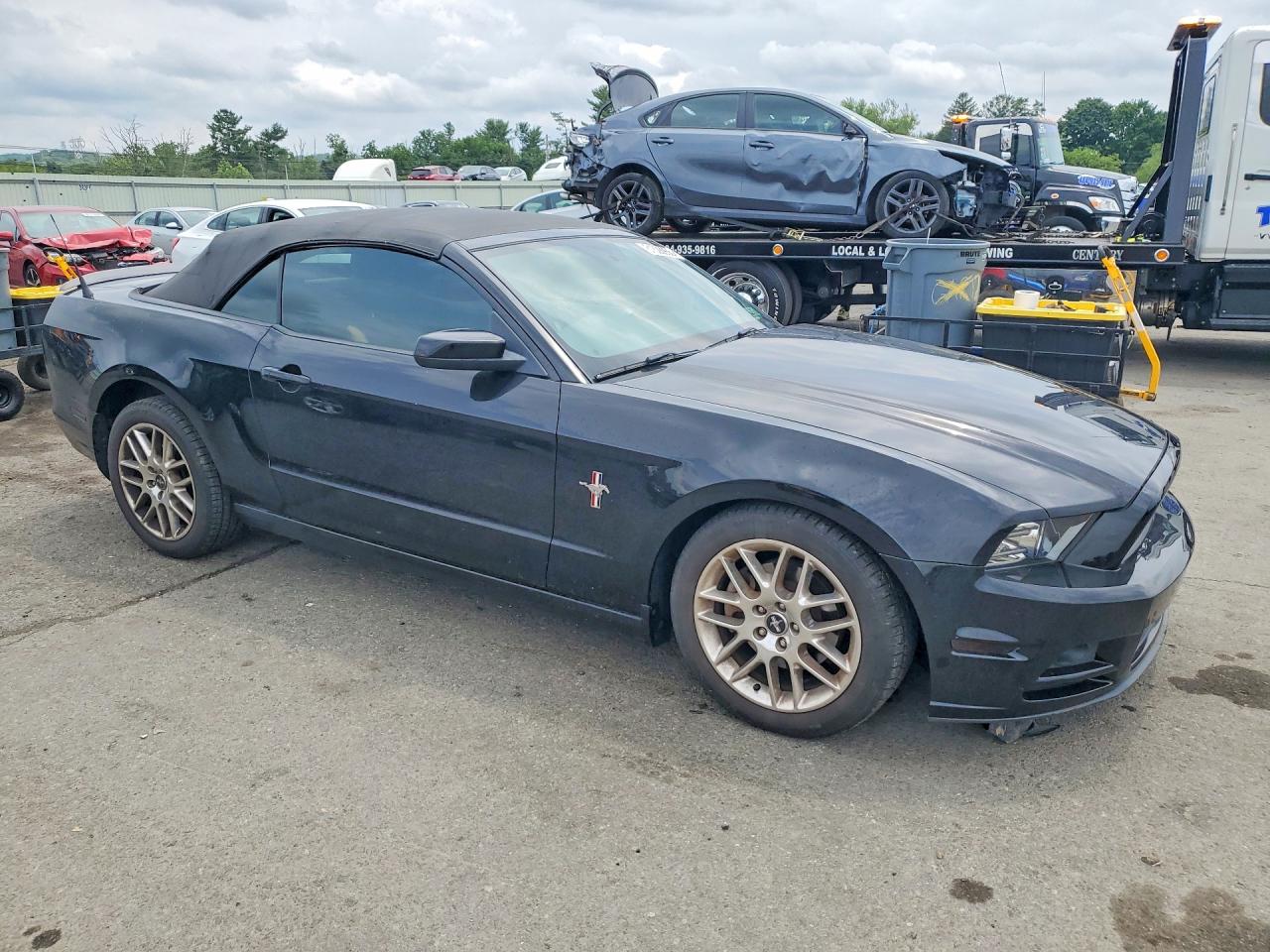 2013 FORD MUSTANG
