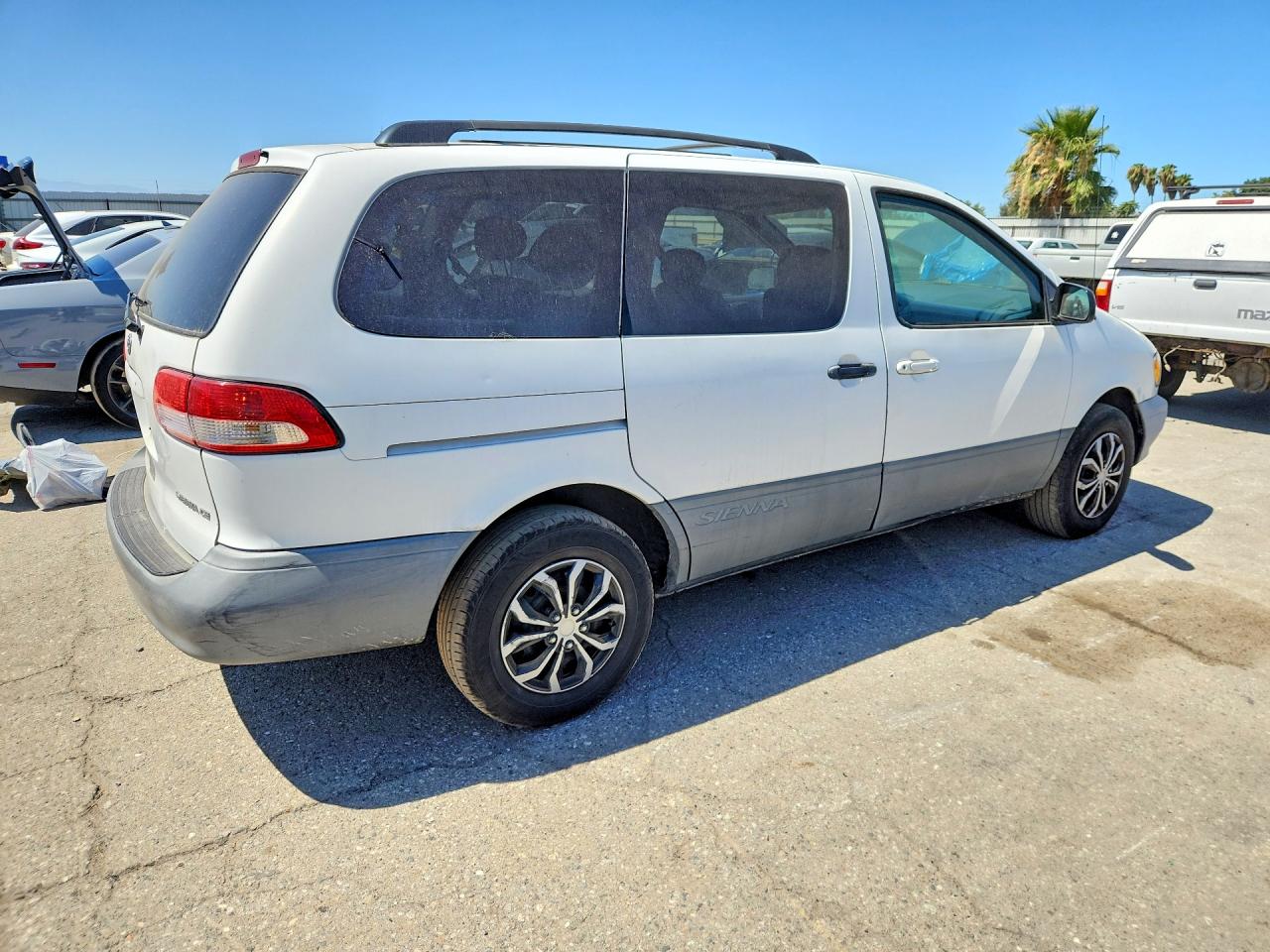 2003 TOYOTA SIENNA