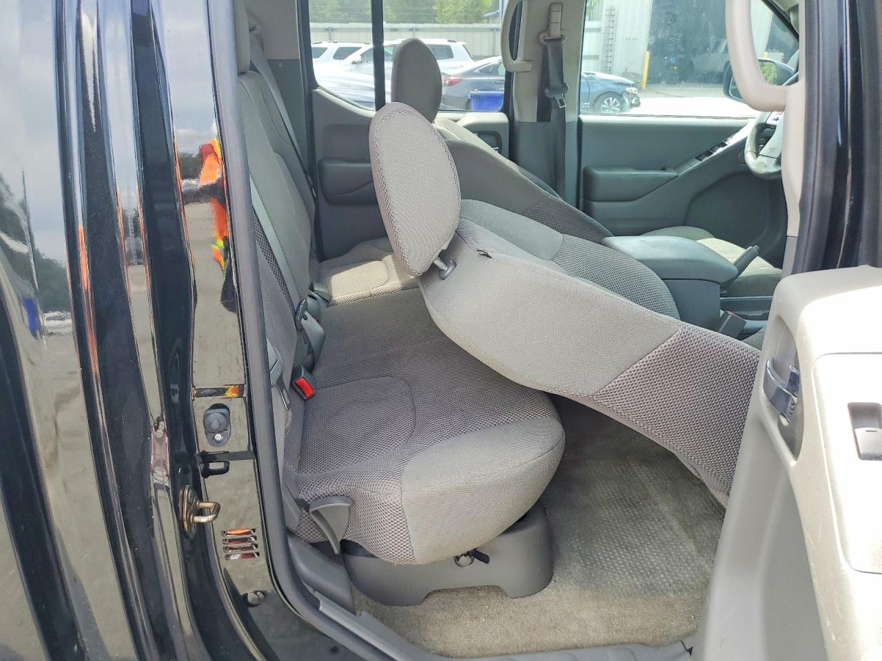 2015 NISSAN FRONTIER