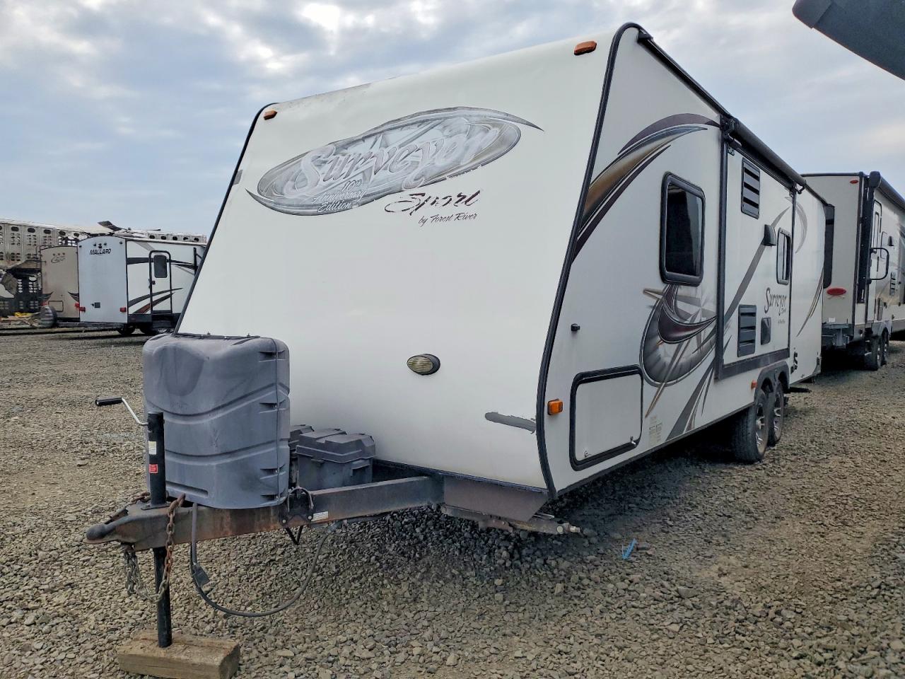 2013 FORE - FOREST RIVER Surveyer S