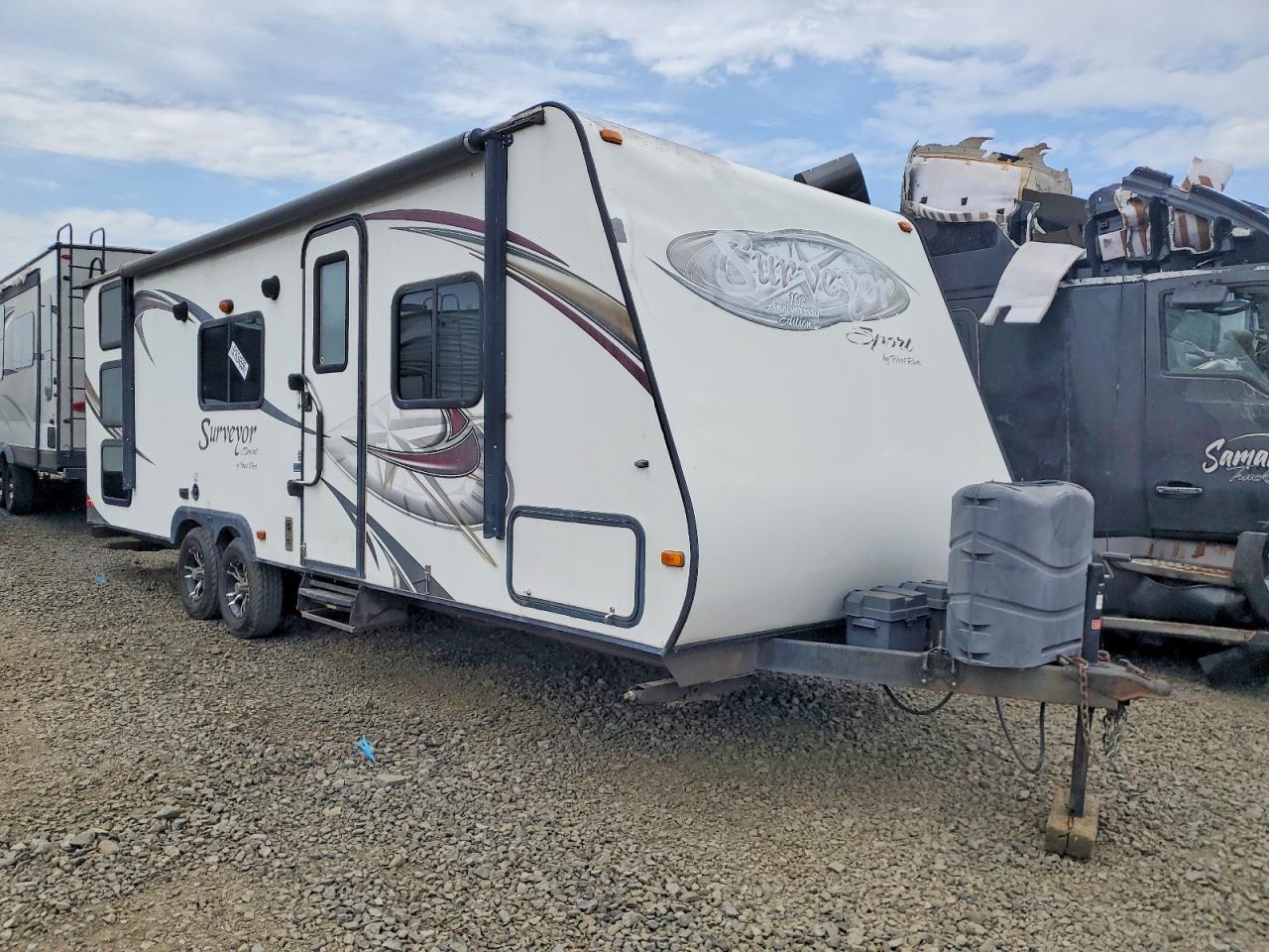 2013 FORE - FOREST RIVER Surveyer S