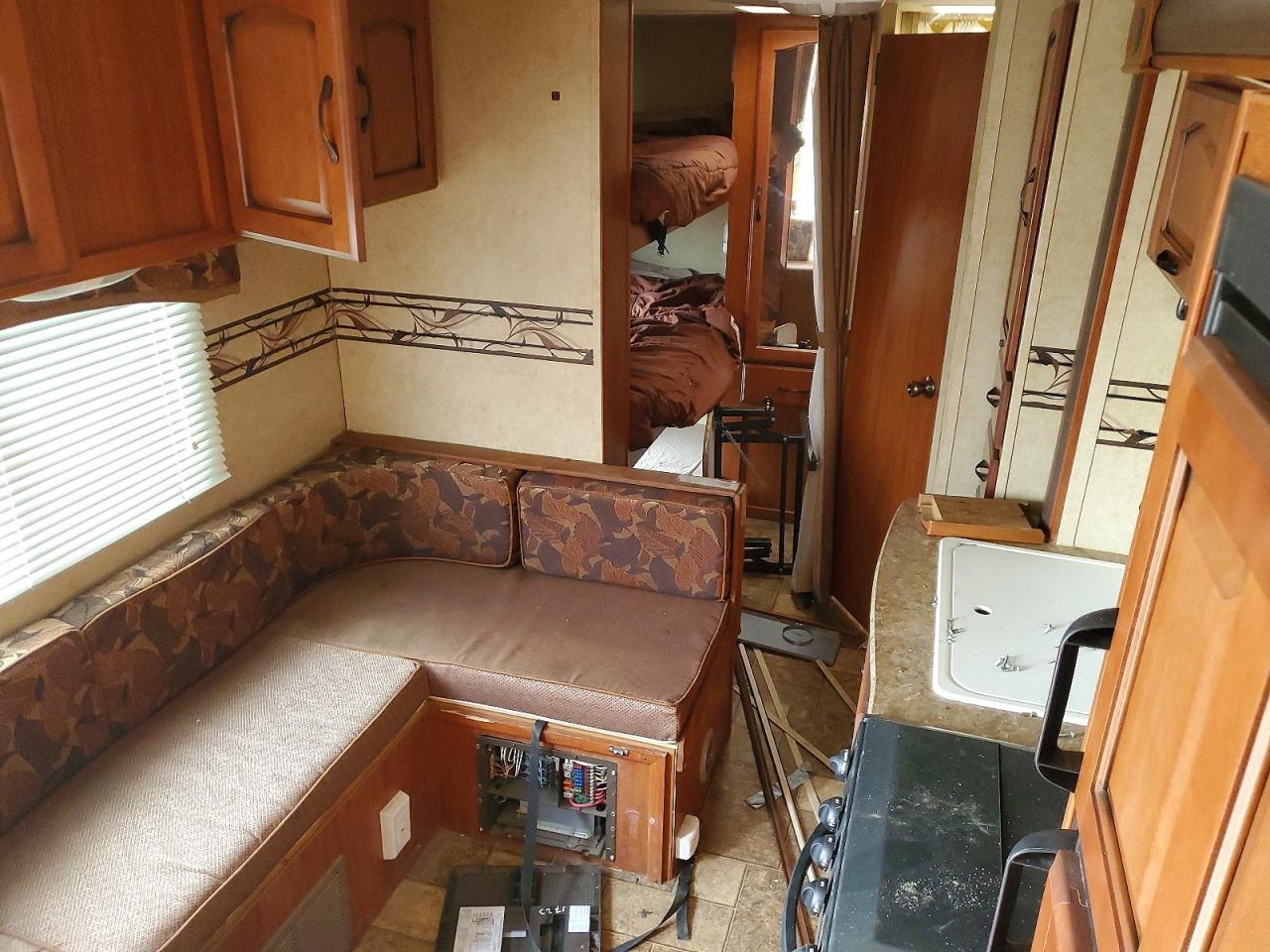 2013 FORE - FOREST RIVER Surveyer S