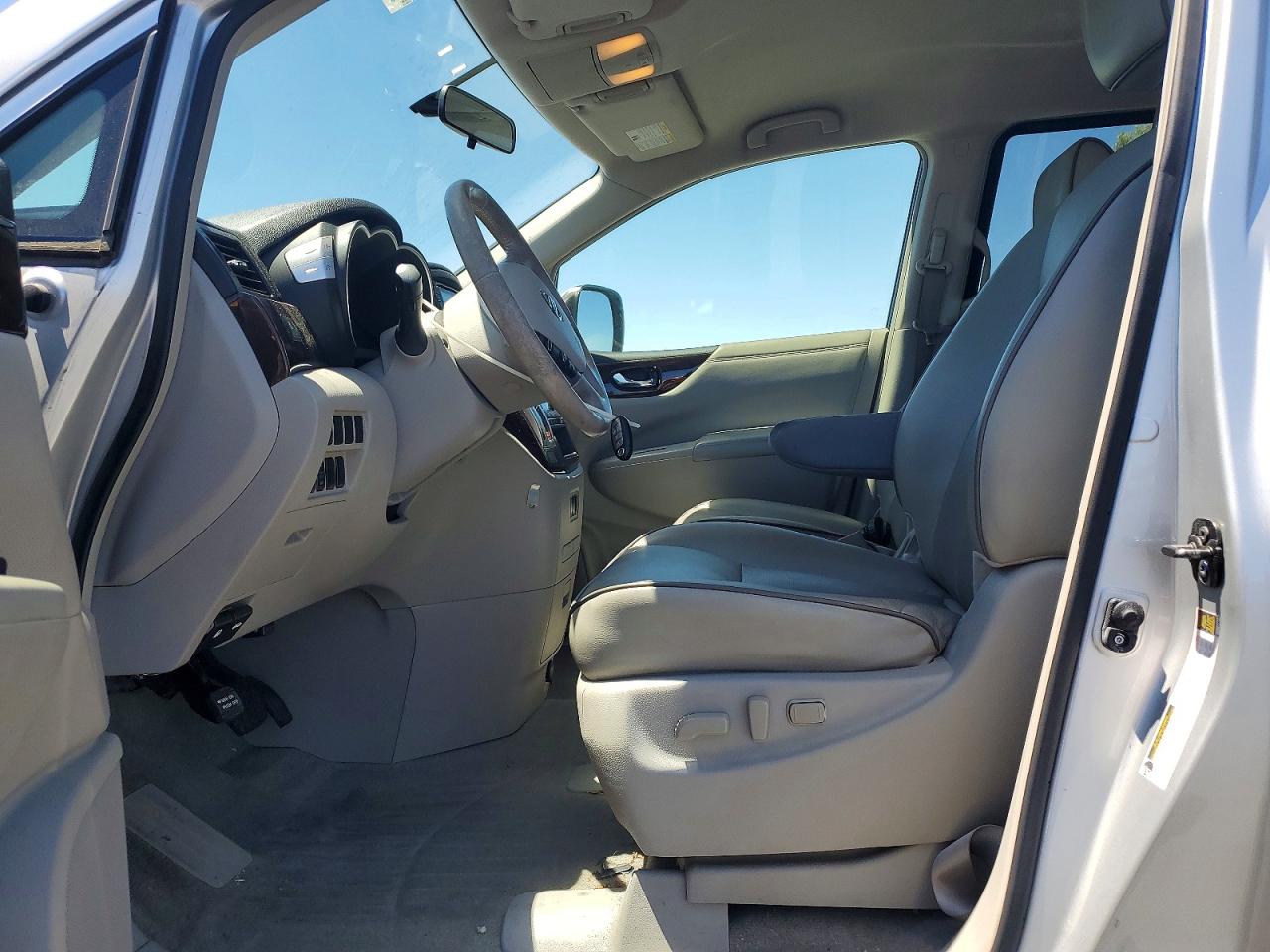 2015 NISSAN QUEST