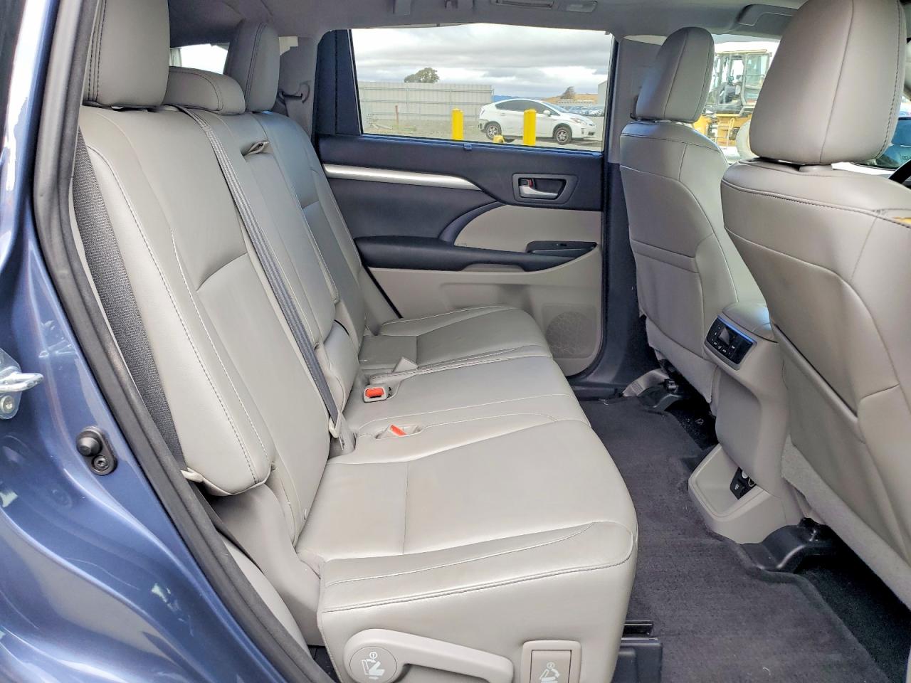 2015 TOYOTA HIGHLANDER